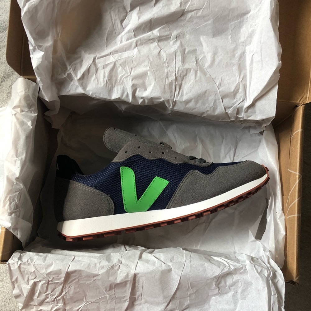 VEJA B-Mesh Nautico Granny Blue Sneaker NWT IN BOX